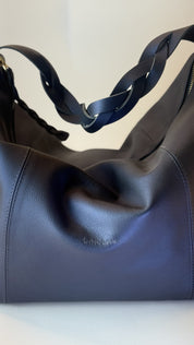 Detalle de la manija trenzada en cuero, Bolso Trenza azul