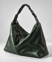 Bolso Trenza en cuero verde oscuro, vista lateral (imagen ilustrativa)